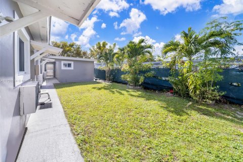 Commercial property in Opa-locka, Florida № 1868492 - photo 21