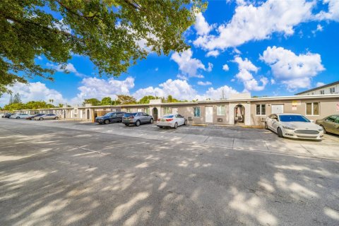 Commercial property in Opa-locka, Florida № 1868492 - photo 6