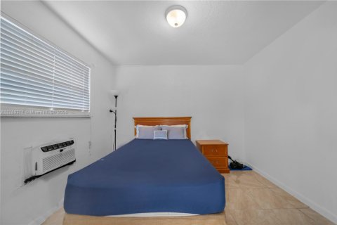 Commercial property in Opa-locka, Florida № 1868492 - photo 10