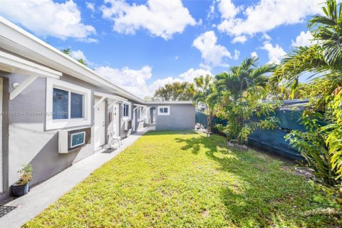 Commercial property in Opa-locka, Florida № 1868492 - photo 20