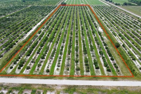 Land in Punta Gorda, Florida № 1900494 - photo 1