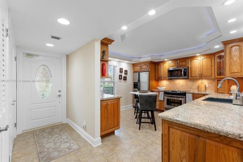 Condo in Pembroke Pines, Florida, 2 bedrooms  № 1772449 - photo 1