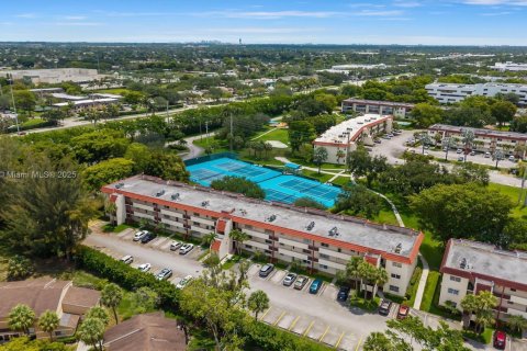 Condo in Pembroke Pines, Florida, 2 bedrooms  № 1772449 - photo 27
