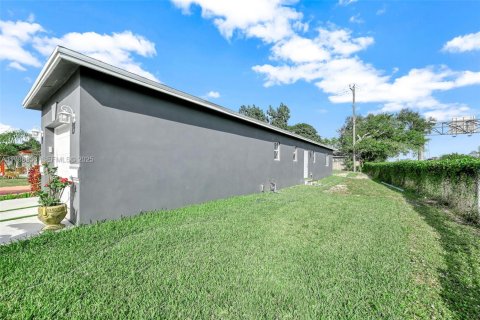 Casa en venta en Hollywood, Florida, 3 dormitorios, 157.93 m2 № 1863306 - foto 23