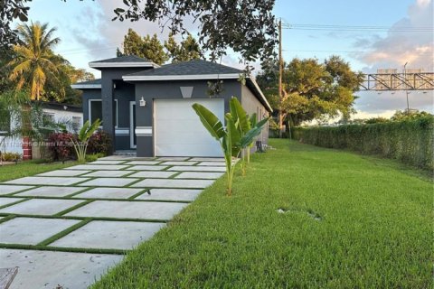 Casa en venta en Hollywood, Florida, 3 dormitorios, 157.93 m2 № 1863306 - foto 2