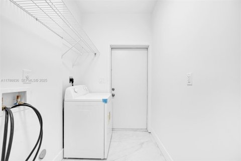 Casa en venta en Hollywood, Florida, 3 dormitorios, 157.93 m2 № 1863306 - foto 12