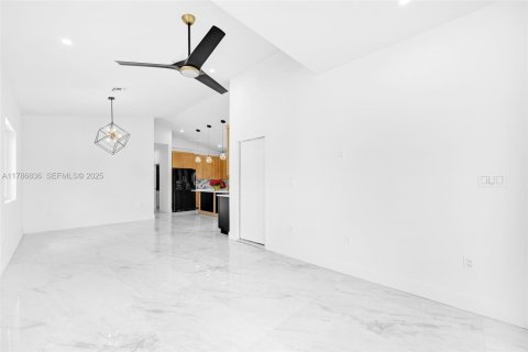 Casa en venta en Hollywood, Florida, 3 dormitorios, 157.93 m2 № 1863306 - foto 13