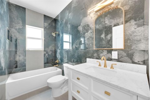 Casa en venta en Hollywood, Florida, 3 dormitorios, 157.93 m2 № 1863306 - foto 9