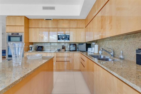Copropriété à vendre à Miami Beach, Floride: 2 chambres, 176.24 m2 № 2016737 - photo 13