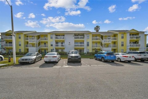 Condominio en alquiler en Palm Harbor, Florida, 3 dormitorios, 104.79 m2 № 1767243 - foto 1