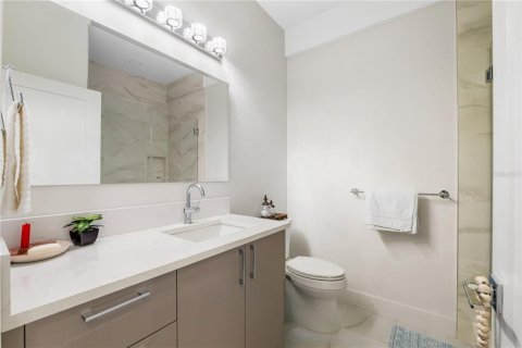 Duplex à vendre à Tampa, Floride: 6 chambres, 251.95 m2 № 1677244 - photo 12