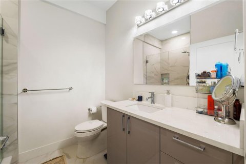 Duplex à vendre à Tampa, Floride: 6 chambres, 251.95 m2 № 1677244 - photo 10