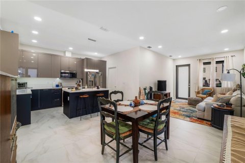 Duplex à vendre à Tampa, Floride: 6 chambres, 251.95 m2 № 1677244 - photo 6