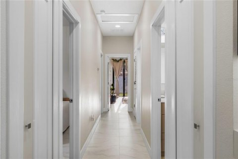 Duplex à vendre à Tampa, Floride: 6 chambres, 251.95 m2 № 1677244 - photo 8