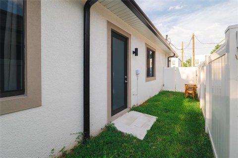 Duplex à vendre à Tampa, Floride: 6 chambres, 251.95 m2 № 1677244 - photo 17