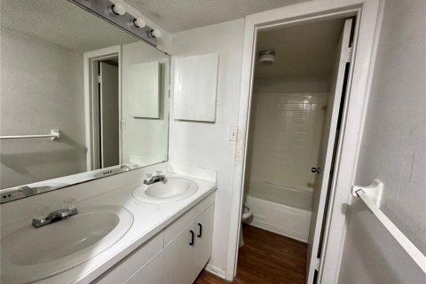 Condo in Tampa, Florida, 1 bedroom  № 1549267 - photo 8
