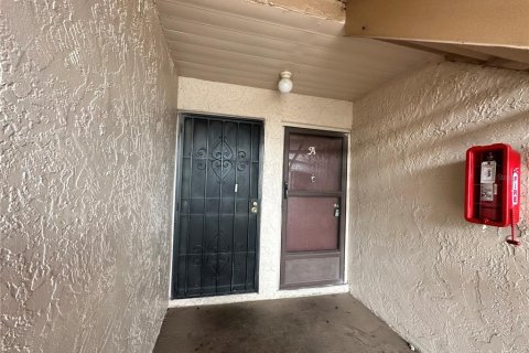 Condo in Tampa, Florida, 1 bedroom  № 1549267 - photo 2