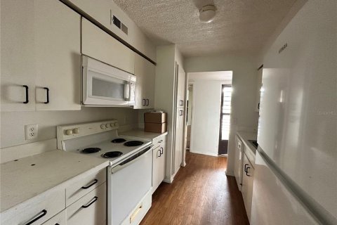 Condo in Tampa, Florida, 1 bedroom  № 1549267 - photo 5
