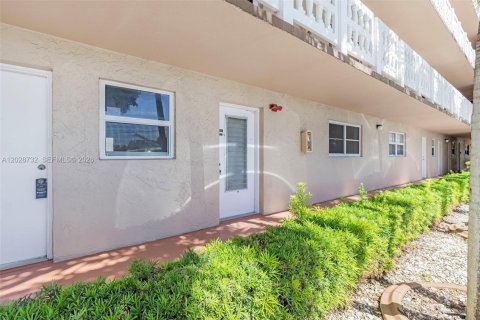 Condominio en venta en Dania Beach, Florida, 2 dormitorios, 106.28 m2 № 2153937 - foto 23
