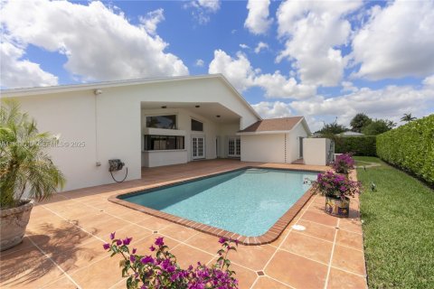 House in Miami, Florida 5 bedrooms, 350.71 sq.m. № 1991803 - photo 15
