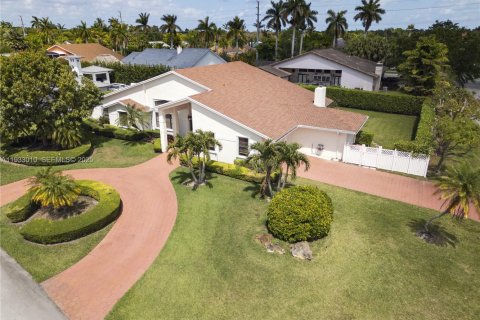 House in Miami, Florida 5 bedrooms, 350.71 sq.m. № 1991803 - photo 5