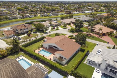 House in Miami, Florida 5 bedrooms, 350.71 sq.m. № 1991803 - photo 19