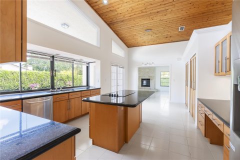 House in Miami, Florida 5 bedrooms, 350.71 sq.m. № 1991803 - photo 12