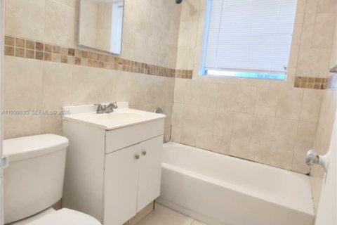 Купить коммерческую недвижимость в Майами, Флорида 437.76м2, № 1997466 - фото 17