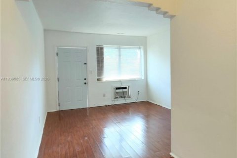 Купить коммерческую недвижимость в Майами, Флорида 437.76м2, № 1997466 - фото 12