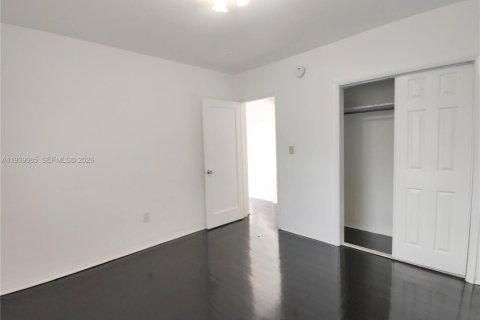 Купить коммерческую недвижимость в Майами, Флорида 437.76м2, № 1997466 - фото 7