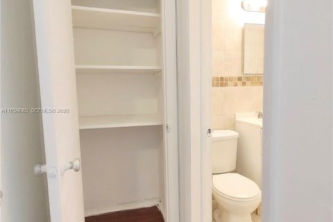 Купить коммерческую недвижимость в Майами, Флорида 437.76м2, № 1997466 - фото 18