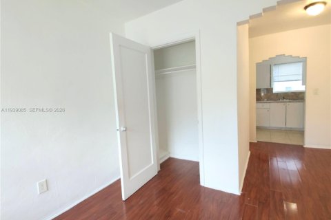 Купить коммерческую недвижимость в Майами, Флорида 437.76м2, № 1997466 - фото 14