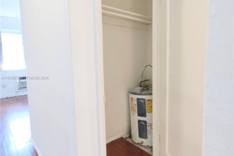 Купить коммерческую недвижимость в Майами, Флорида 437.76м2, № 1997466 - фото 19