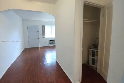 Купить коммерческую недвижимость в Майами, Флорида 437.76м2, № 1997466 - фото 20