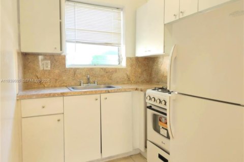 Купить коммерческую недвижимость в Майами, Флорида 437.76м2, № 1997466 - фото 15