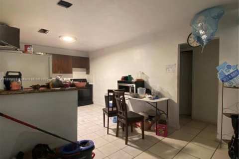 Townhouse in Miami Gardens, Florida 4 bedrooms, 120.96 sq.m. № 1948689 - photo 5