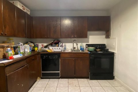 Townhouse in Miami Gardens, Florida 4 bedrooms, 120.96 sq.m. № 1948689 - photo 13