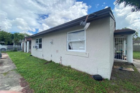 Townhouse in Miami Gardens, Florida 4 bedrooms, 120.96 sq.m. № 1948689 - photo 3