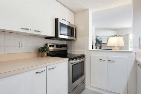 Townhouse in Indian Rocks Beach, Florida 3 bedrooms, 145.48 sq.m. № 1667052 - photo 14