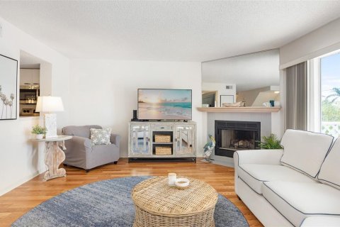 Townhouse in Indian Rocks Beach, Florida 3 bedrooms, 145.48 sq.m. № 1667052 - photo 8