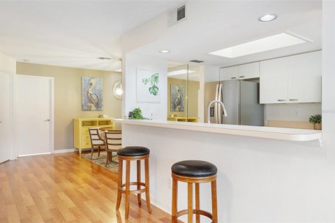 Townhouse in Indian Rocks Beach, Florida 3 bedrooms, 145.48 sq.m. № 1667052 - photo 11