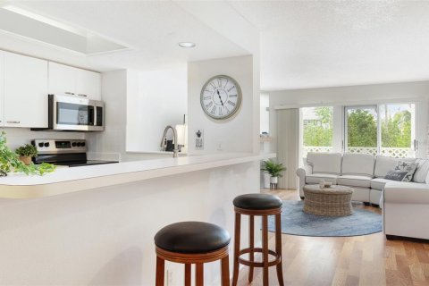Townhouse in Indian Rocks Beach, Florida 3 bedrooms, 145.48 sq.m. № 1667052 - photo 12