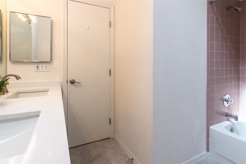 Townhouse in Indian Rocks Beach, Florida 3 bedrooms, 145.48 sq.m. № 1667052 - photo 21