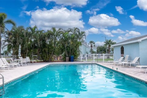 Townhouse in Indian Rocks Beach, Florida 3 bedrooms, 145.48 sq.m. № 1667052 - photo 3