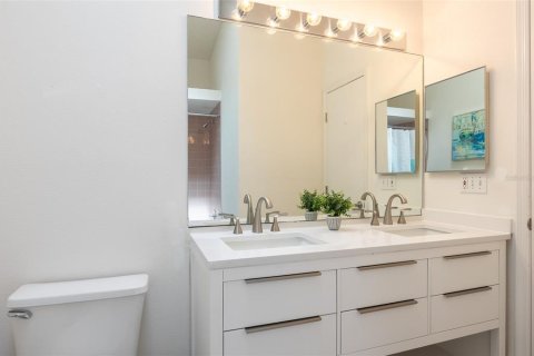 Townhouse in Indian Rocks Beach, Florida 3 bedrooms, 145.48 sq.m. № 1667052 - photo 5