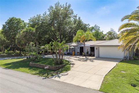 House in Palm Coast, Florida 4 bedrooms, 223.06 sq.m. № 1658501 - photo 1