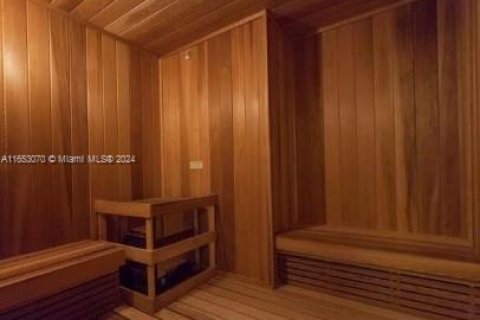 Condo in Miami, Florida, 1 bedroom  № 1704465 - photo 19