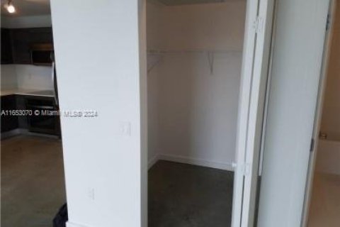 Condo in Miami, Florida, 1 bedroom  № 1704465 - photo 26