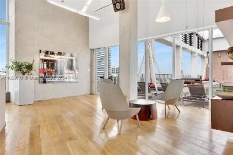 Condo in Miami, Florida, 1 bedroom  № 1704465 - photo 5