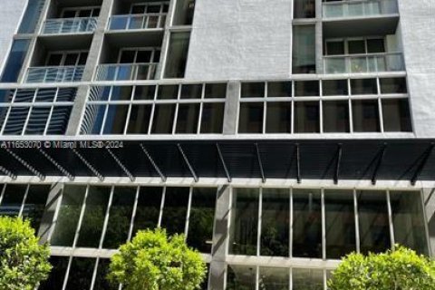 Condo in Miami, Florida, 1 bedroom  № 1704465 - photo 3